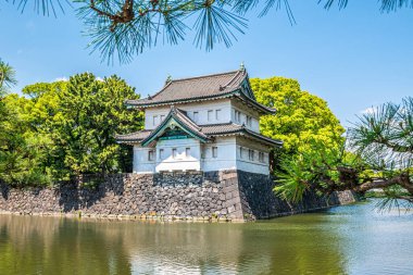 Japonya 'da Tokyo sokaklarındaki Sakurada Tatsumi Yagura manzarası