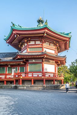 TOKYO, JAPONYA - 5 Mayıs 2025 - Tokyo sokaklarındaki Ueno parkındaki Shinobazu-Pond-Benten tapınağına bakın. Tokyo Japonya 'nın başkentidir..