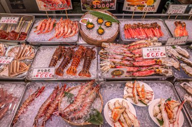 TOKYO, JAPONYAN - 8 Mayıs 2025 Moning Tokyo 'daki balık pazarında. Tokyo Japonya 'nın başkentidir.