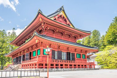 Japonya 'da Nikko' nun sokaklarındaki Rinnoji Tapınağı 'na bakın.