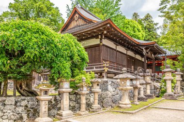 Japonya, Nara Park 'taki Shinto Tapınağı Sakado' ya bakın.