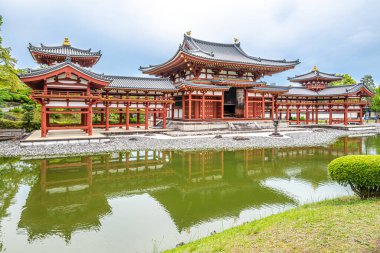Japonya Uji 'deki Budist Tapınağı Byodo-in Tapınağı' na bakın.