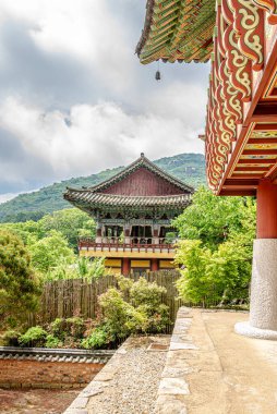 Busan-Güney Kore yakınlarındaki Beomeosa Tapınağı Kompleksi 'nde binalar