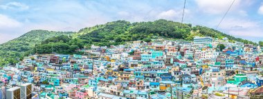 GAMCHEON, S.KOREA - 17 Mayıs 2025 - Busan City yakınlarındaki Gamcheon Village 'da görüldü. Gamcheon Kültür Köyü, Güney Kore 'nin Saha Bölgesi' nde yer alan Gamcheon-dong kasabasıdır..