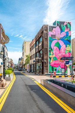 GYEONGJU, S.KOREA - 18 Mayıs 2025 - Gyeongju sokaklarında. Gyeongju, Güney Kore 'nin Kuzey Gyeongsang eyaletinin en güneydoğu köşesinde yer alan bir kıyı kentidir..