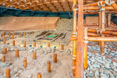 GYEONGJU, S.KOREA - Mayıs 18.2025 - Gyeongju 'daki Silla Hanedanlığı Müzesinin İçi. Gyeongju, Güney Kore 'nin Kuzey Gyeongsang eyaletinin en güneydoğu köşesinde yer alan bir kıyı kentidir..