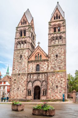 Selestat - Fransa sokaklarındaki Aziz Foy Kilisesi 'ne bakın.