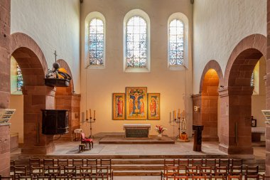 MURBACH, FRANCE - 9 Temmuz 2025 Murbach Manastırı 'nın içini görün. Murbach Manastırı Fransa 'nın güney Alsace bölgesindeki Murbach' ta bulunan ünlü bir Benedikt manastırıydı..