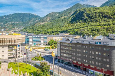 ANDORRA LA VELLA, ANDORRA - 6 Eylül 2025 Andorra 'daki Andorra la Vella caddelerinde görüldü. Andorra la Vella, Afrika kıtasında bulunan Andorra devletinde bir şehirdir..