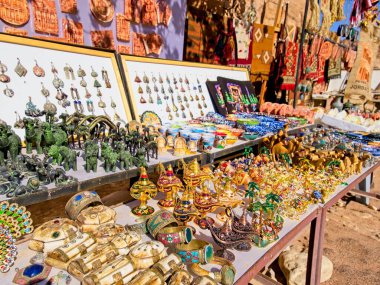 Ürdün 'ün antik kenti Petra' daki Cephe Sokağı boyunca pazar, dünyanın yedi harikasından biri.