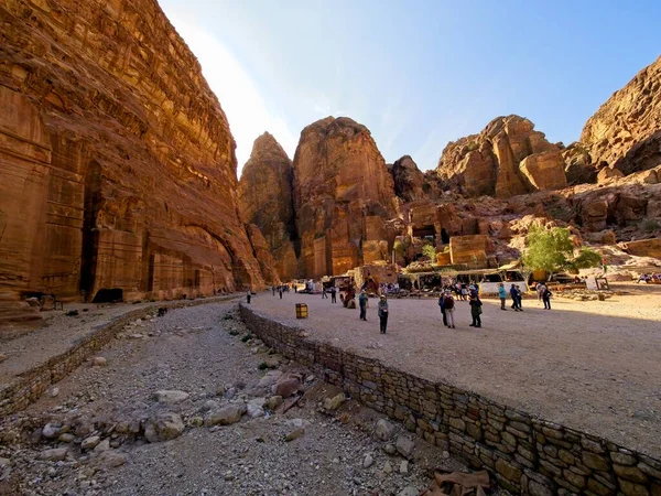 Petra Jordânia Março 2023 Turistas Montando Camelos Cidade Antiga Petra — Fotografia de Stock