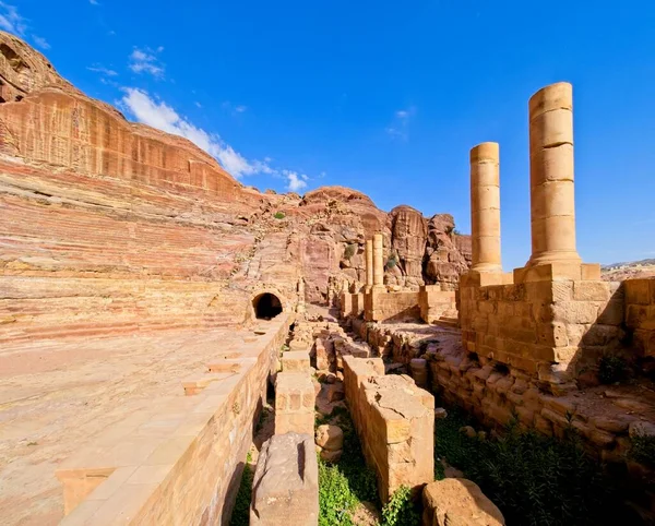 古代都市ペトラの1世紀のAdナバティアの構造 ヨルダン 世界の7つの不思議の一つ — ストック写真