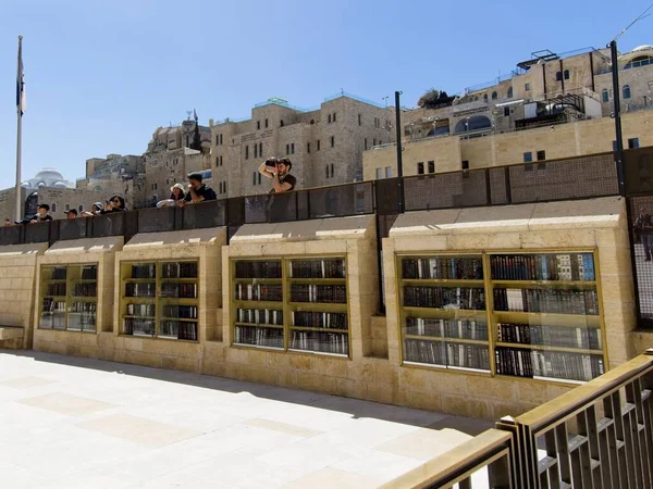 Marzo 2023 Jerusalén Israel Los Visitantes Observan Oración Parte Superior — Foto de Stock