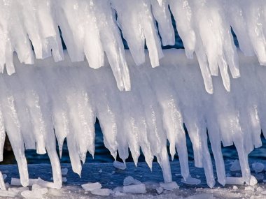 Sidney BC 'deki bir rıhtımın buzları alışılmadık dondurucu soğukta kaplı.