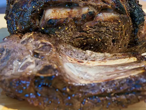 Prime rib roast, roasted, with bones cut off