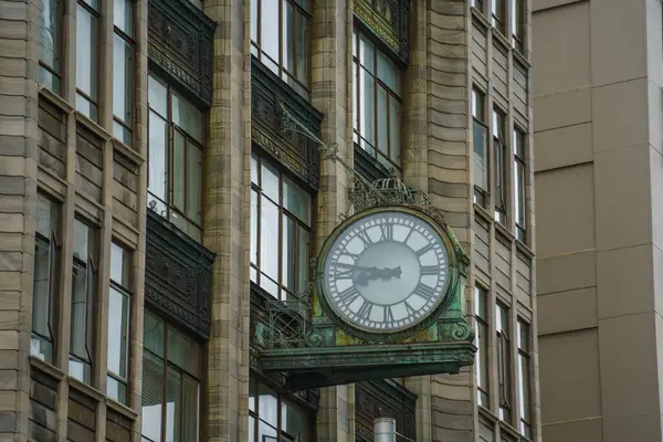 Yeni Zelanda Gardiyan Vakıf Binası 'nın duvar saati, Queen Caddesi, Auckland