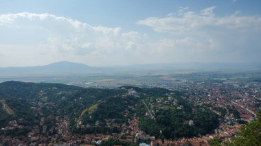 Romanya 'daki bir dağdan Brasov Panoraması 