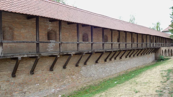 Старая Кирпичная Стена Деревянным Окном — стоковое фото