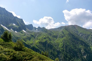 Dağların güzel manzarası 