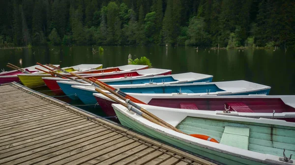 Una Hermosa Vista Del Barco Madera Amarrado Lago — Foto de Stock