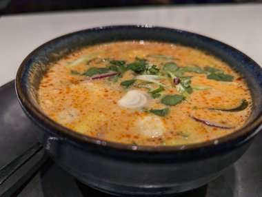 Lezzetli Asya yemeklerinin yakın görüntüsü