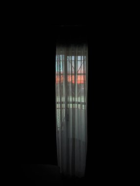 Denizin üzerinde güzel bir gün batımı