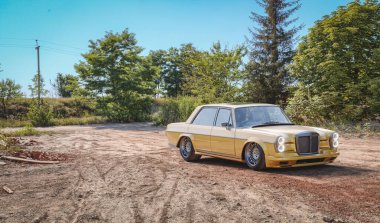 Markasız, jenerik konsept bir arabanın 3 boyutlu çizimi