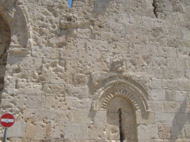 Kemer detaylarıyla antik taş duvar