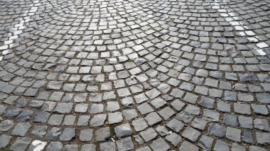 Dairesel desenli kaldırım