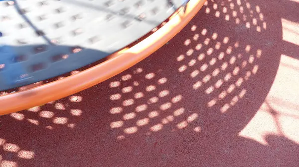 Oyun alanı yüzeyindeki soyut gölge deseni.