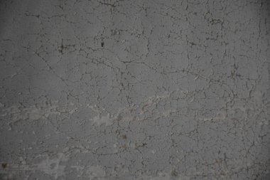 Çatlamış ve eskimiş duvar yüzeyinin yakın çekimi