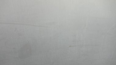 İnce detaylarla desenli gri yüzey.