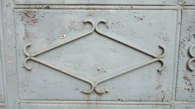 Soyut elmas dizaynlı Rustik metal kapı.