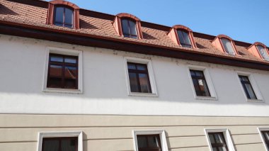 Zarif Avrupa tarzı bina cephesi