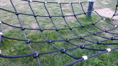 Oyun parkında ip tırmanma ağı.