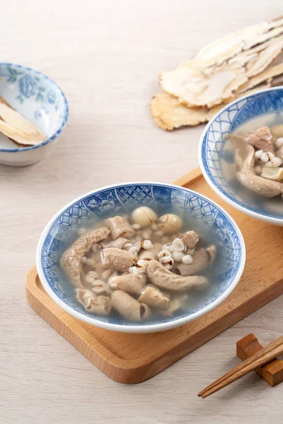 국어로 수프가 맛있는 집에서 대만의 약초는 돼지고기 음식의 — 스톡 사진
