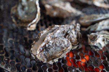 Grilled fresh oyster in Tainan, Taiwan, the famous Taiwanese street food gourmet.