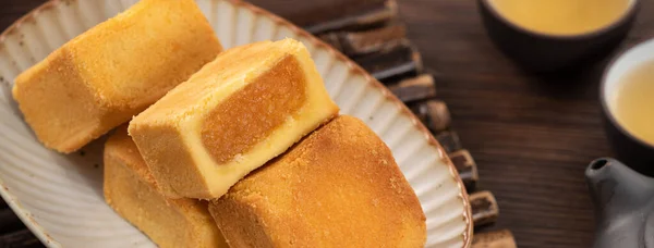 Pyszne Ciasto Ananasowe Tajwański Deser Ciasto Talerzu Drewnianym Tle Tabeli — Zdjęcie stockowe