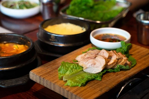 Serpenyőben Sült Fekete Sertéshús Jeju Koreai Étteremben Friss Ízletes Koreai — Stock Fotó