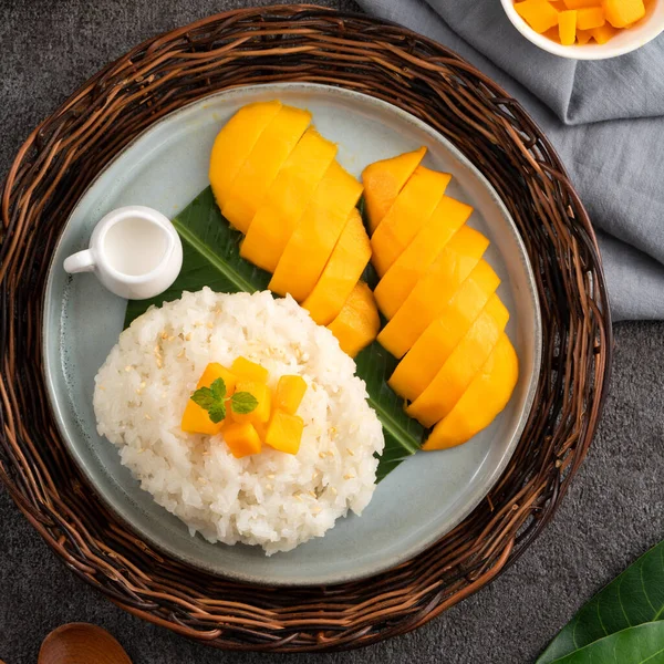 Delicious Thai Mango Sticky Rice Cut Fresh Mango Fruit Plate — Stock Photo, Image