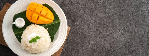 Delicious Thai Mango Sticky Rice Cut Fresh Mango Fruit Plate — Stock Photo, Image