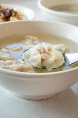Wonton köfte çorbası, Tayvan sokak yemeklerinin ayırt edici ve ünlü mutfağı..