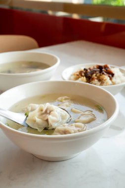 Wonton köfte çorbası, Tayvan sokak yemeklerinin ayırt edici ve ünlü mutfağı..