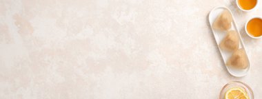 Zongzi, Ejder Gemisi Festivali için kristal buzlu pirinç hamur tatlısı ve tatlı fasulye ezmesi..