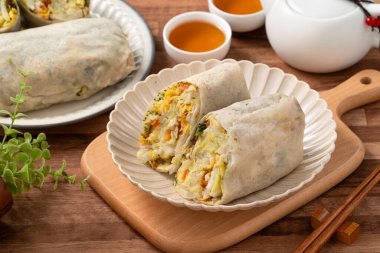 Lezzetli popiah, lumpia, geleneksel Mezar Süpürme Günü için Tayvan böreği, Qingming Festivali yemekleri..