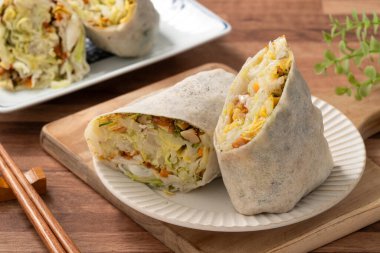 Lezzetli popiah, lumpia, geleneksel Mezar Süpürme Günü için Tayvan böreği, Qingming Festivali yemekleri..