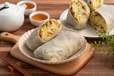 Lezzetli popiah, lumpia, geleneksel Mezar Süpürme Günü için Tayvan böreği, Qingming Festivali yemekleri..