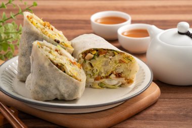 Lezzetli popiah, lumpia, geleneksel Mezar Süpürme Günü için Tayvan böreği, Qingming Festivali yemekleri..