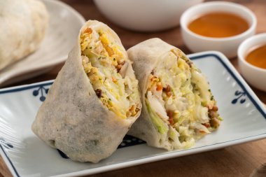 Lezzetli popiah, lumpia, geleneksel Mezar Süpürme Günü için Tayvan böreği, Qingming Festivali yemekleri..