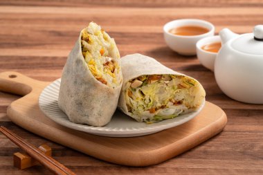 Lezzetli popiah, lumpia, geleneksel Mezar Süpürme Günü için Tayvan böreği, Qingming Festivali yemekleri..